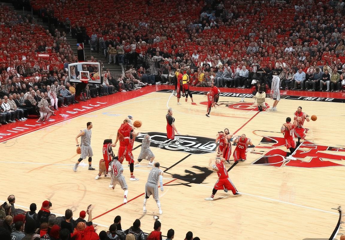 2016年NBA季后赛：火箭队灵活战术与哈登火力全开解析(图2)